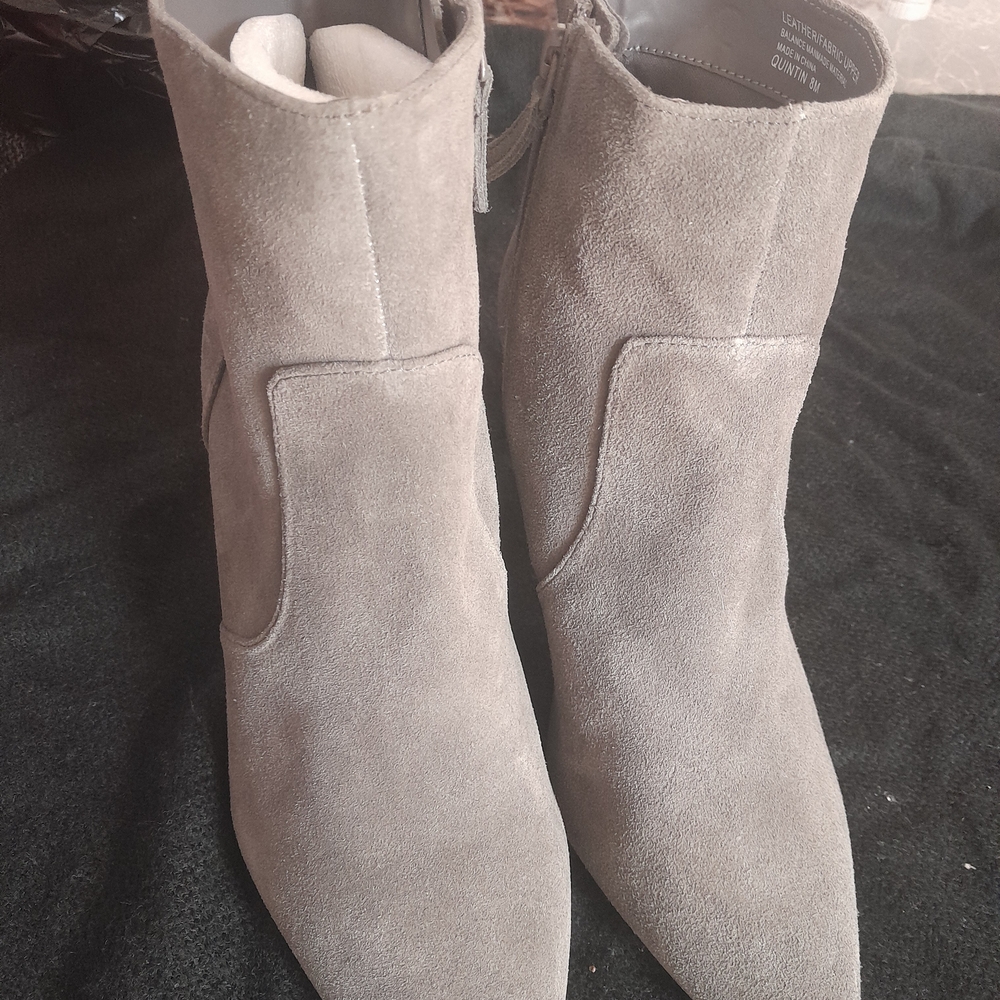 Chic Suede Ankle Boots - Taupe
